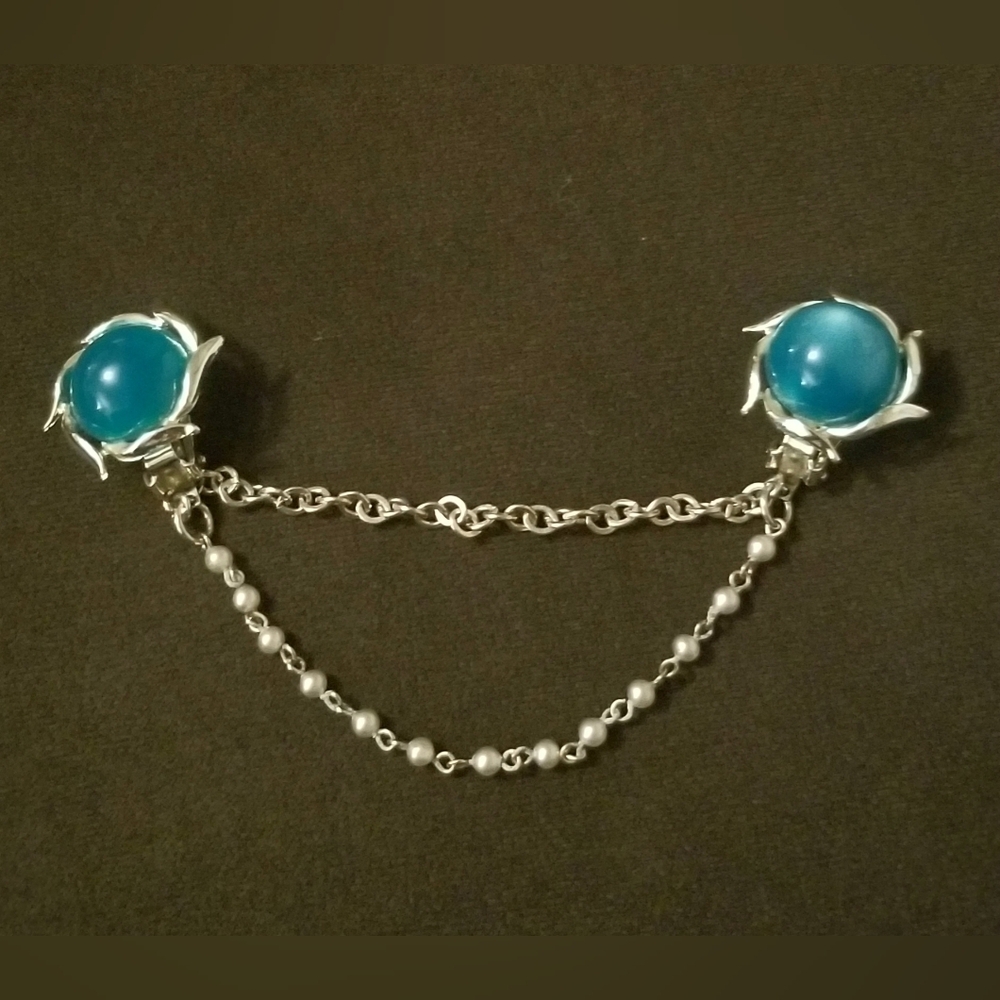 Vintage Goldtone Green Moonstone Cabochon Sweater Clasp - Very Nice!!